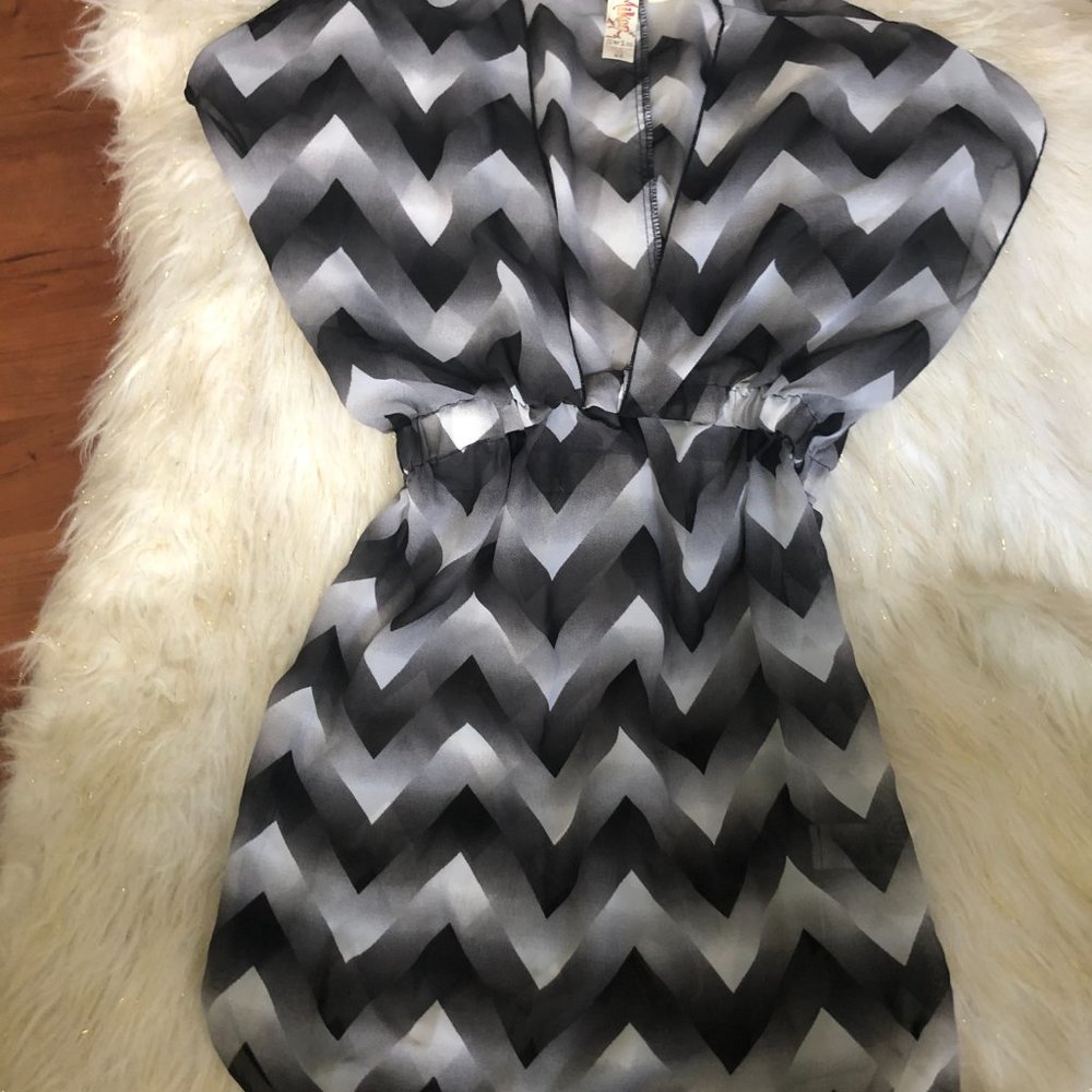 NWOT Miken Women's Black & White Gradient Chevron Smock Swim Cover Size XS